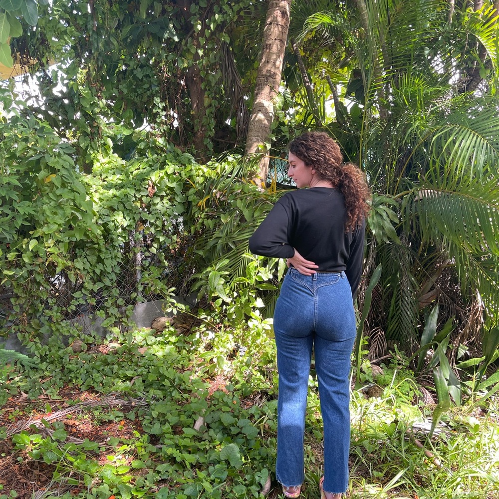 High waisted jeans and western shit. I can sell them separately or together.